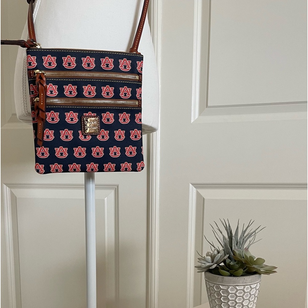 Dooney & Bourke crossbody purse